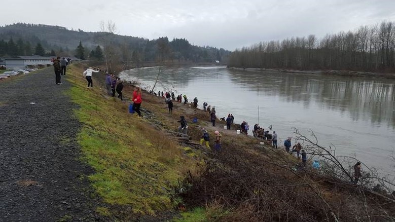 http://www.theoutdoorline.com/blog/wp-content/uploads/2018/01/CowlitzSmelt2016-780x438.jpg